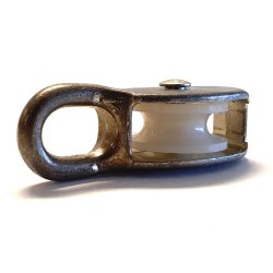 Sheave diameter from 15 to 65 mm. For hoisting systems on boats, industrial applications, construction, and theater.