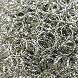 Stainless steel keyrings in various sizes, ideal for crafting, paracord knots, and DIY projects.